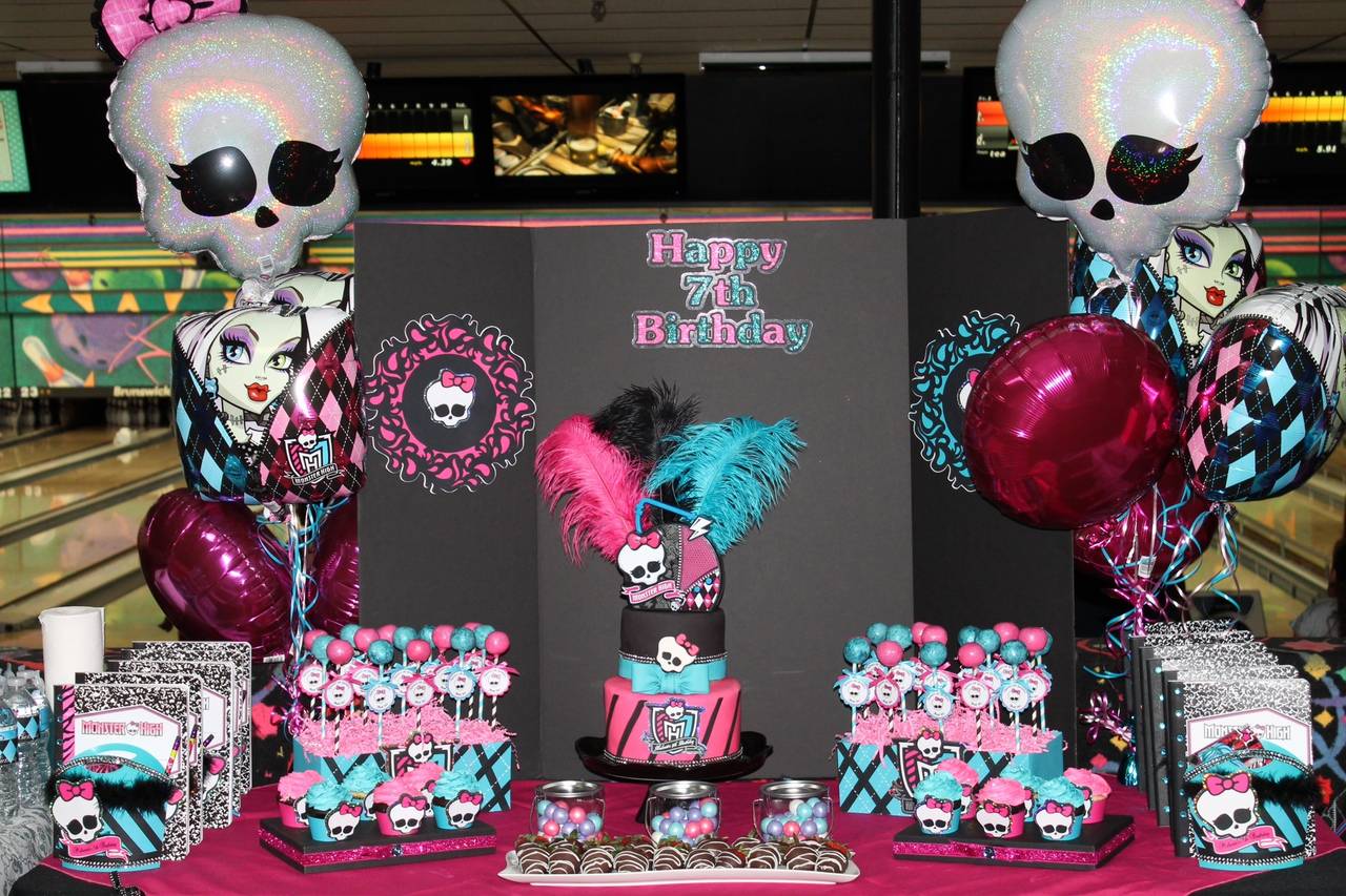 Dessert table pic 1