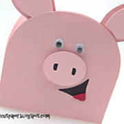 DSC03726_-_Hogs_and_Kisses_-_pig_shaped_card_-_valentine_-_pazzles_-_ilove2cutpaper.jpg