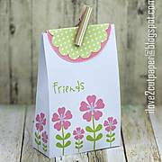 MG_7880---funky-flowers-bag---ilove2cutpaper.jpg