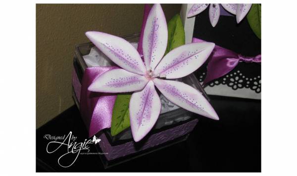 Lily acrylic box