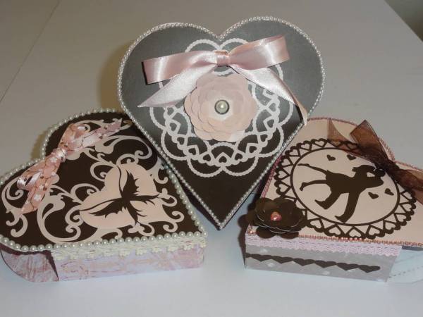 heart boxes decorated with vinyl