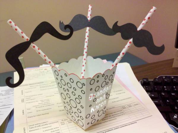 Mustache Staws!