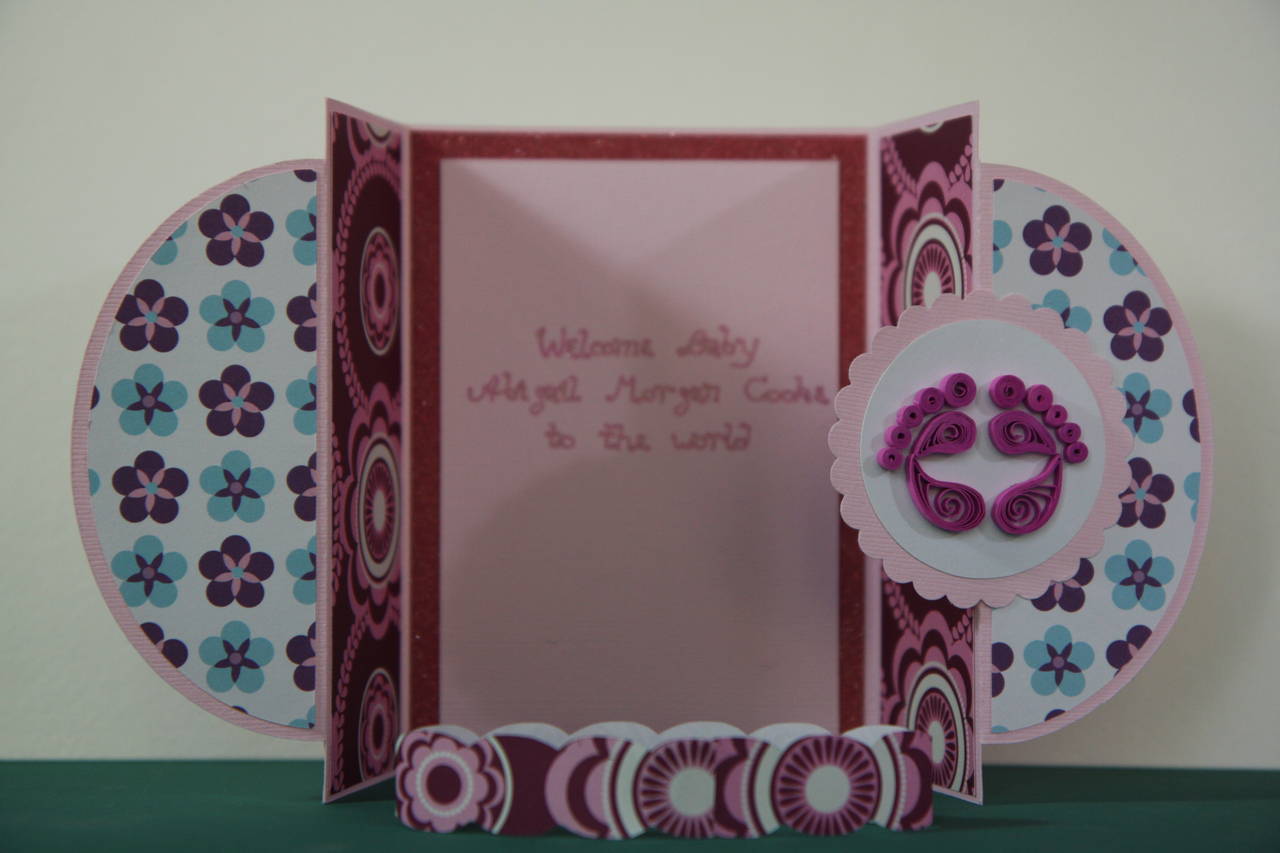 Tri-fold circle card