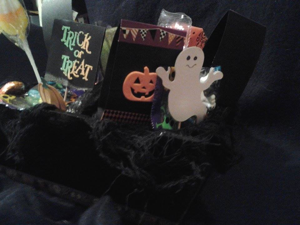 cute little Ghosts, Tombstones and Pumkins make this treat box special