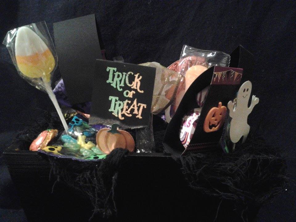 cute little Ghosts, Tombstones and Pumkins make this treat box special