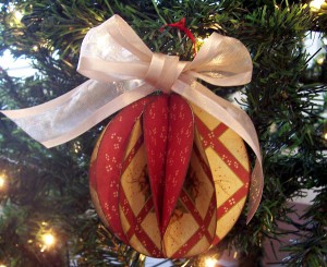 12-Paper-Ornaments-of-Christmas-Ball-Ornament