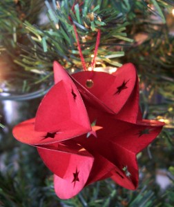 12-Paper-Ornaments-of-Christmas-Circle-and-Star-Ornament-2