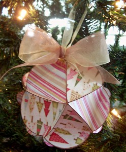 12-Paper-Ornaments-of-Christmas-Japanese-Paper-Ball