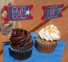 Bazzill-Basics-Fourth-of-July-FREEDOM-USA-Cupcake-Picks-225x203