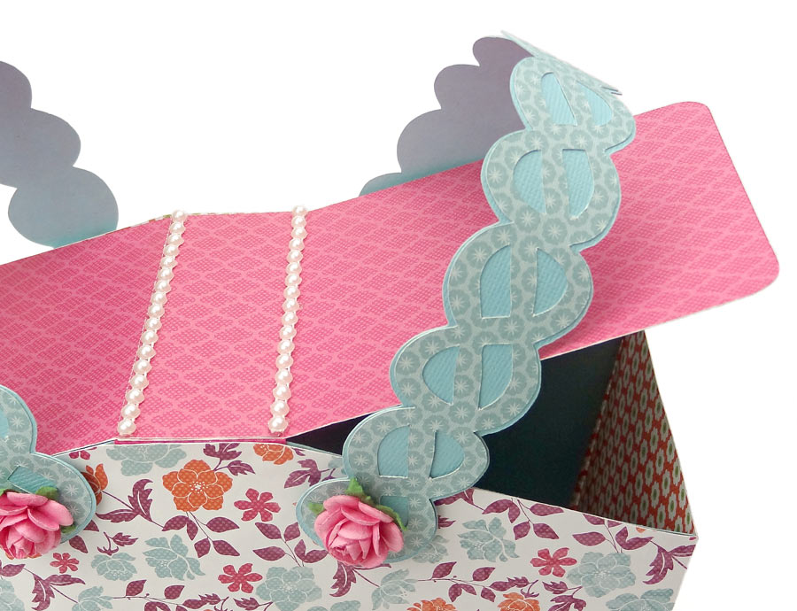 Floral-Picnic-Basket-Open-Detail-by-Joanna-Wright