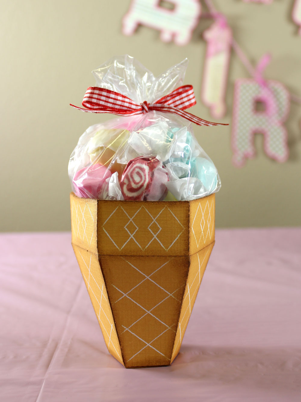 Ice Cream Cone Paper Favor