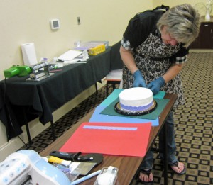 Las-Vegas-Retreat-Chris-Decorating-Cake