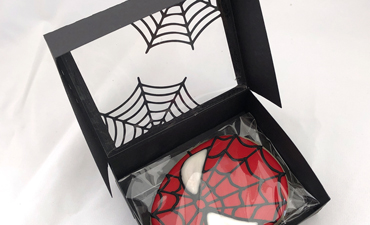 Pazzles DIY Spider Web Box for cookies or gifts. SVG instant download included. Compatible with all major electronic cutters including Pazzles Inspiration, Cricut, and Silhouette Cameo. Design by Alma Cervantes.
